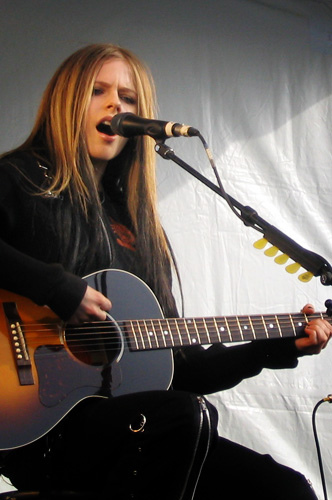 Avril (or Melissa) performing during the promotional tour for Under My Skin, 2004